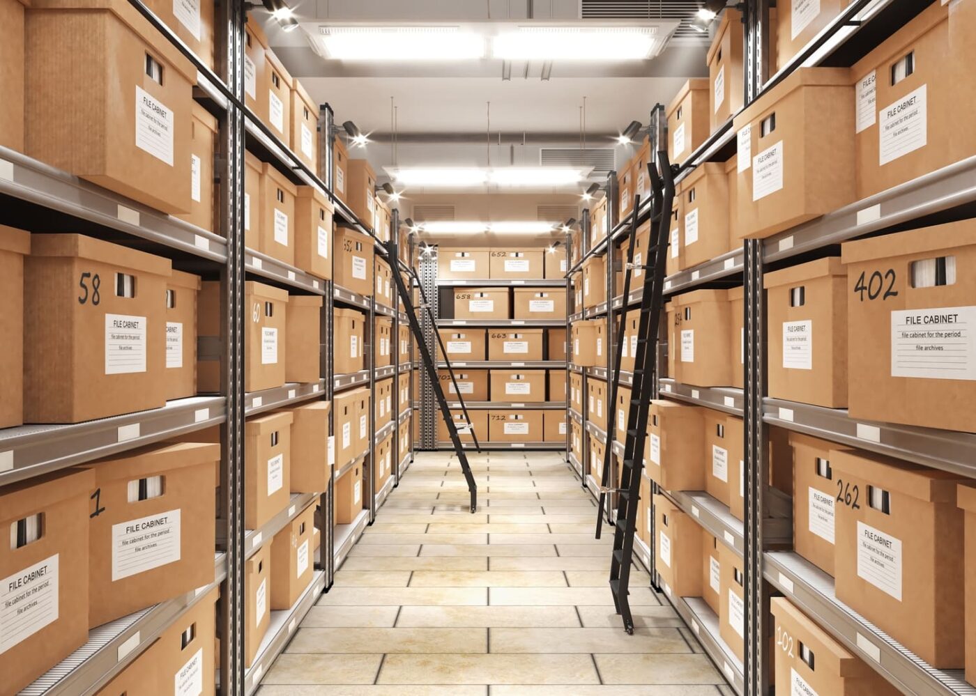 cartons d’archivage de documents dans une salle d’archives