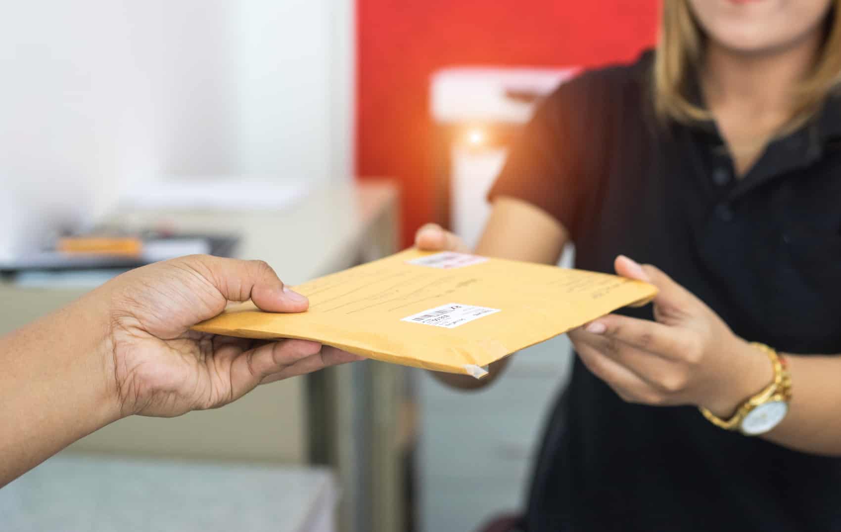 Comment affranchir une lettre ? Timbre la Poste, machine à affranchir ou affranchissement en ligne